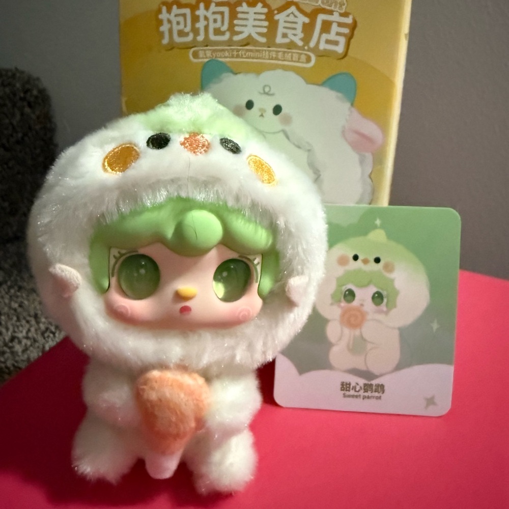 Yooki v10 Gourmet Restaurant Plush Sweet Parrot